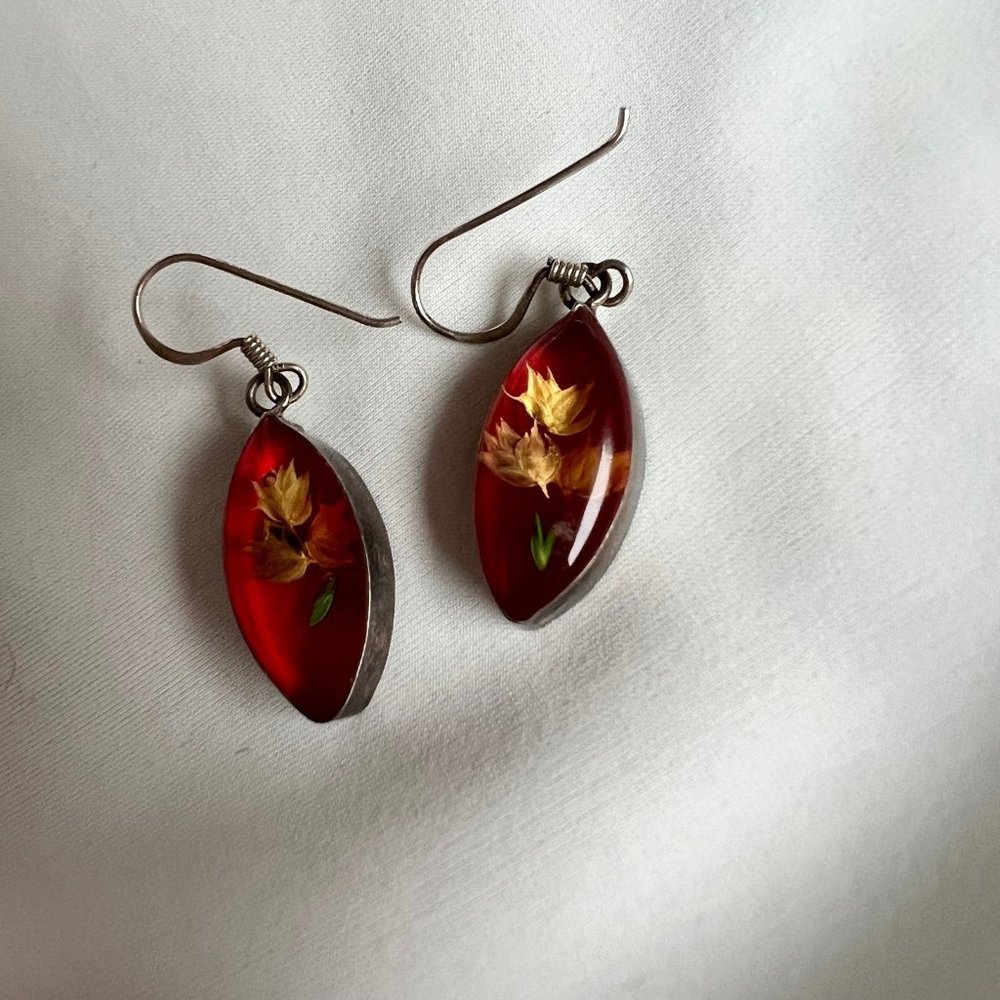Vintage Dried Flowers Red Resin Sterling Silver Dangle Drop Hook Earrings - Picture 3 of 7